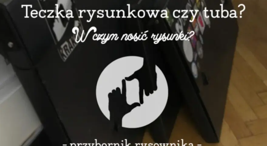 Czarna teczka architekta, pełna naklejek, sugeruje, że to idealne miejsce w teczce architekta na przechowywanie rysunków.