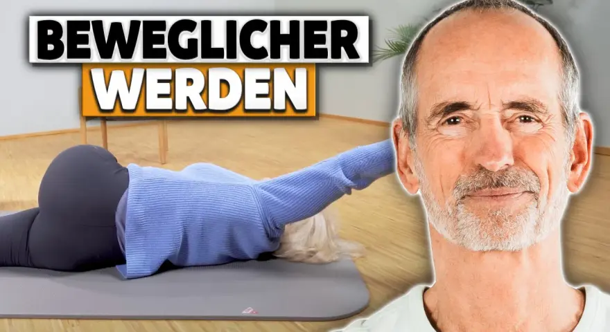 Mann lächelt, Frau liegt auf Matte in Übungsposition. Text "Beweglicher werden".