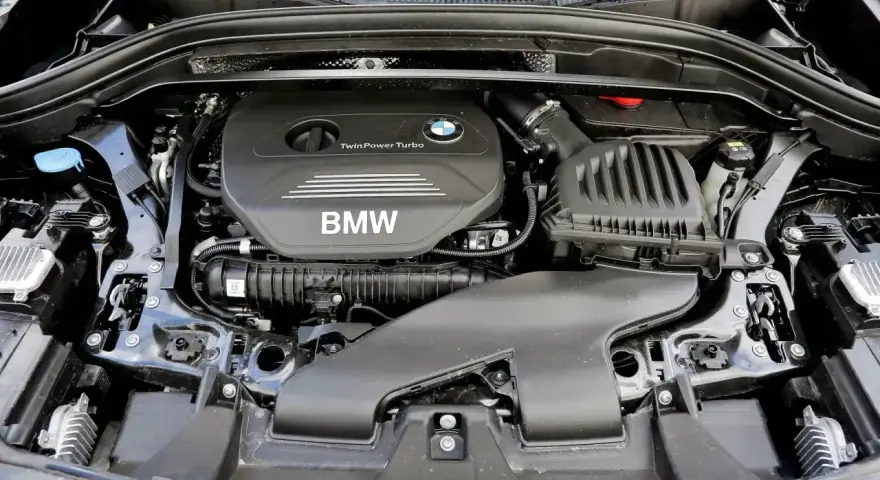 Silnik BMW X1 F48 TwinPower Turbo. Choć marka słynie z niezawodności, warto znać potencjalne wady tego modelu.