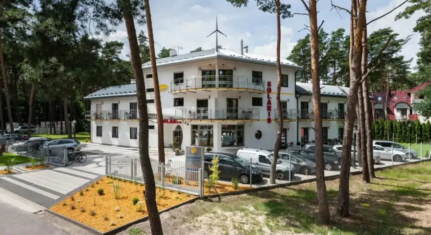 Gdzie najtańsze noclegi nad morzem? Odkryj ukryte perełki i oszczędzaj