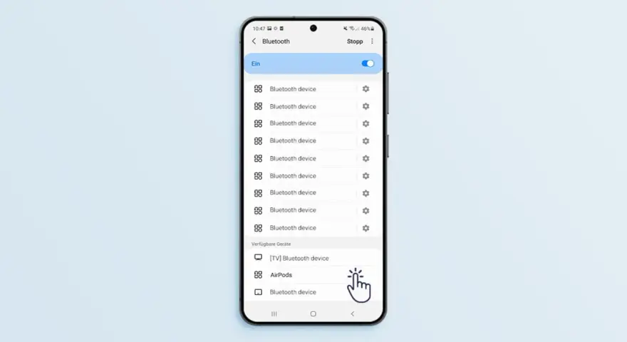 So einfach lassen sich AirPods verbinden: Auf dem Smartphone-Display wird die Bluetooth-Liste angezeigt, und "AirPods" ist zum Koppeln ausgewählt.