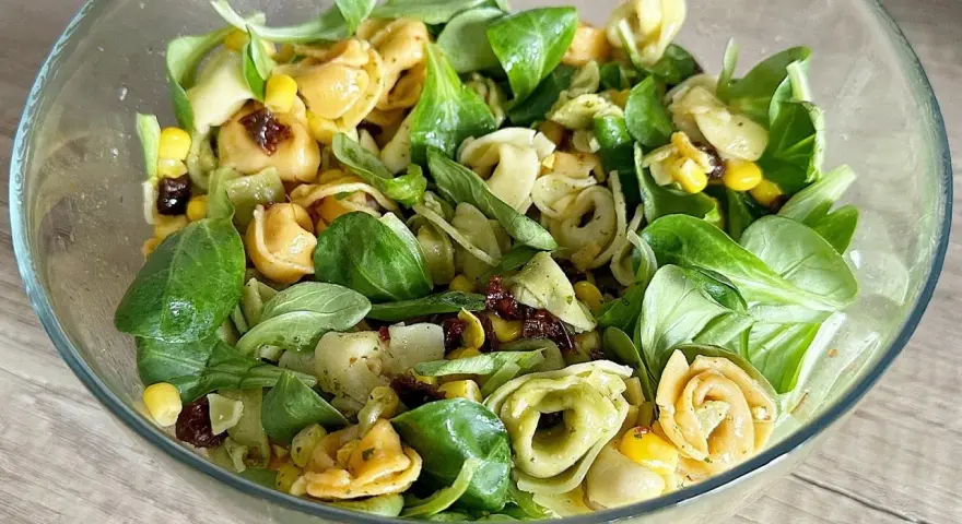 Idealna sałatka z tortellini: Przepis, triki i 4 warianty