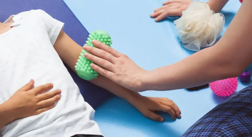 Indywidualny program terapii integracji sensorycznej dla lepszego rozwoju dziecka
