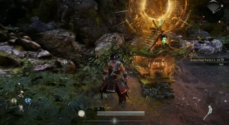Un guerrero se acerca a un santuario de Nioh, rodeado de vegetación y rocas. Una luz dorada emana del santuario.