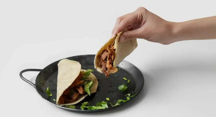 Kebab w tortilli: Ile kalorii? Poznaj fakty i jedz świadomie!