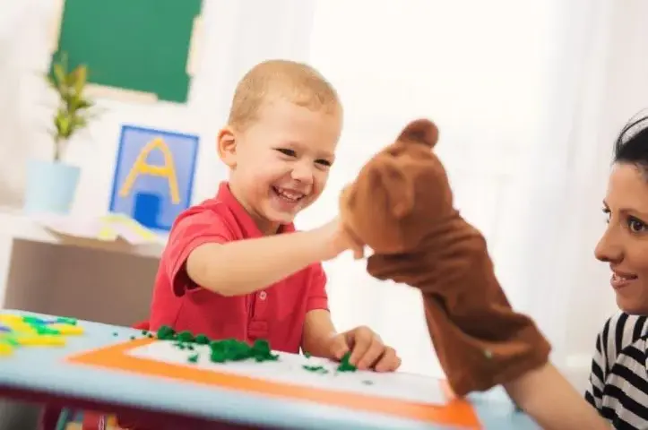 Ile godzin pracuje nauczyciel wspomagający w przedszkolu? Sprawdź!