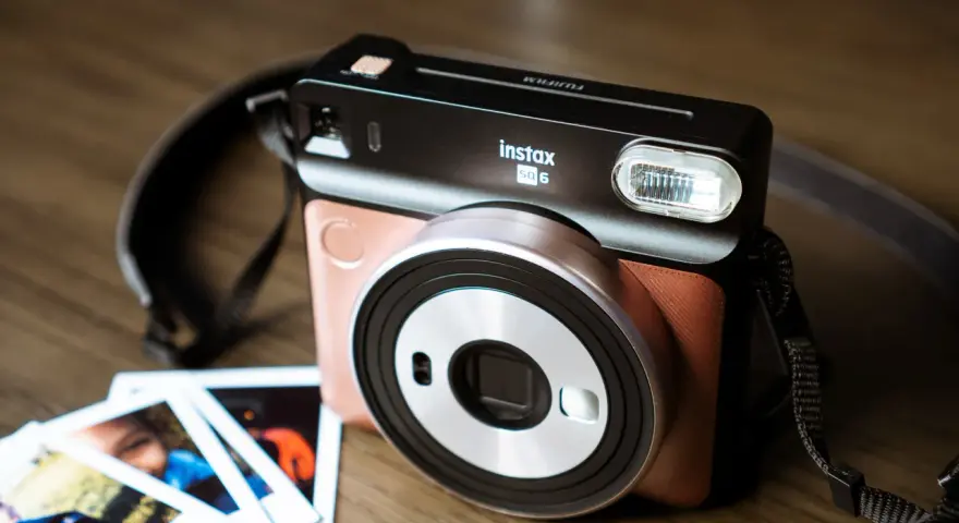 Aparat natychmiastowy: Wybierz idealny! Instax, Polaroid, Zoemini