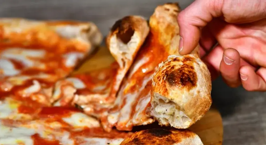 Ile drożdży na 1 kg mąki do pizzy? Sekrety idealnego ciasta