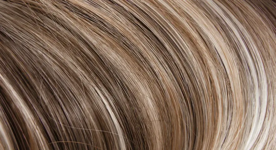 Braune Haare mit blonden Strähnchen: Welcher Look passt zu Ihnen?