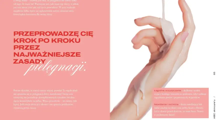 Delikatna emulsja spływa po dłoni, ilustrując jak poprawić wygląd cery. Kluczowe zasady pielęgnacji: łagodne oczyszczanie i nawilżenie.