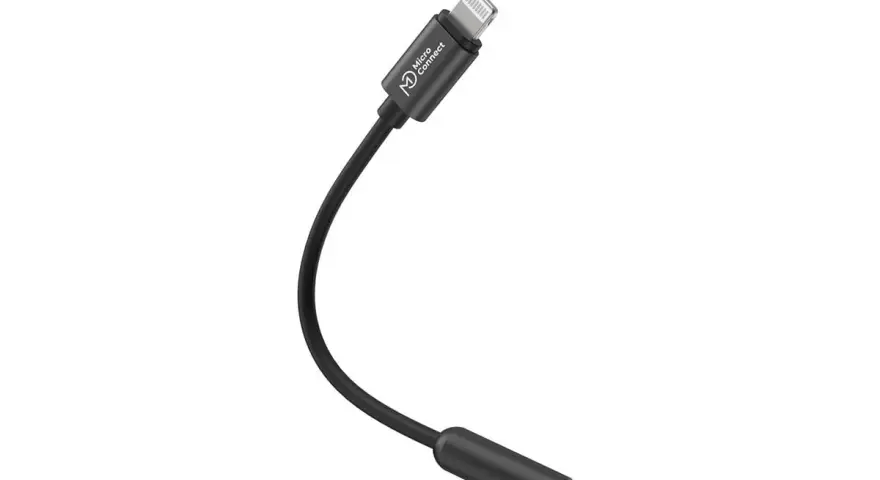 Svart adapter med Lightning-kontakt i ena änden och 3,5 mm hörlursuttag i andra. Perfekt för din lightning till usb-c adapter.