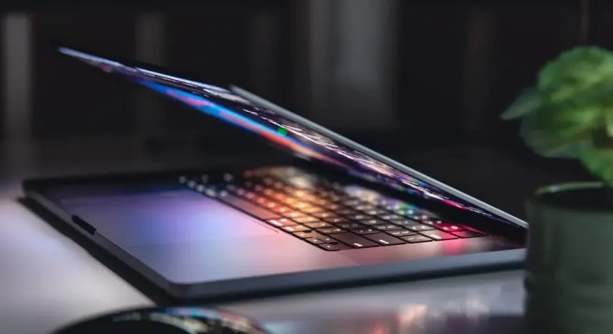 Ile kosztuje laptop? Ceny, które zaskoczą i pomogą w wyborze