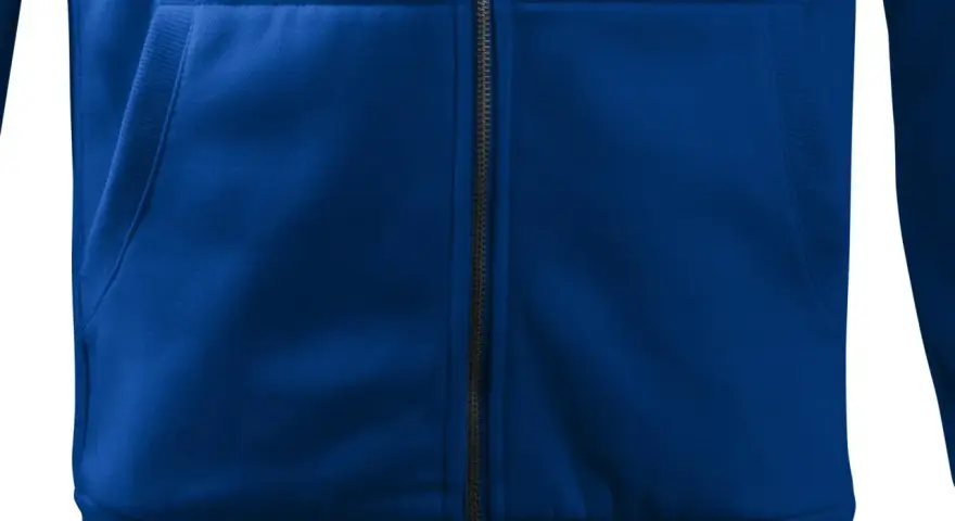 Dettaglio di una felpa con cappuccio blu royal, con zip e tasca a marsupio.