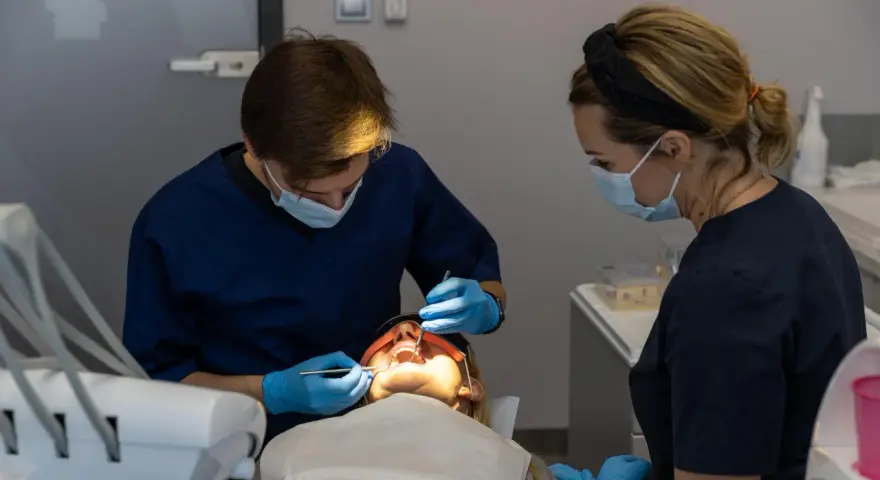 Znieczulenie u dentysty: Ile godzin drętwienia? Wszystko, co musisz wiedzieć