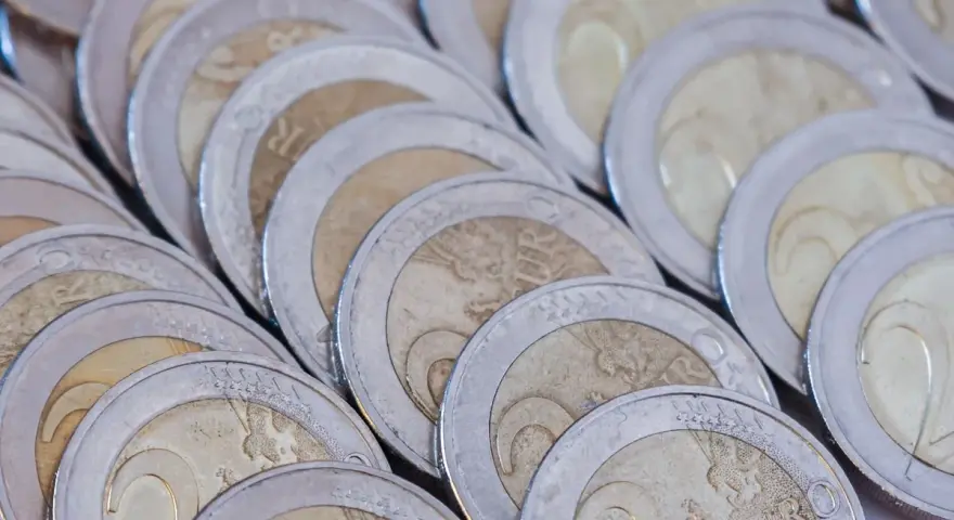 Une pile de pièces de 2 euros, parfait pour ceux qui veulent faire estimer ses pièces de 2 euros.