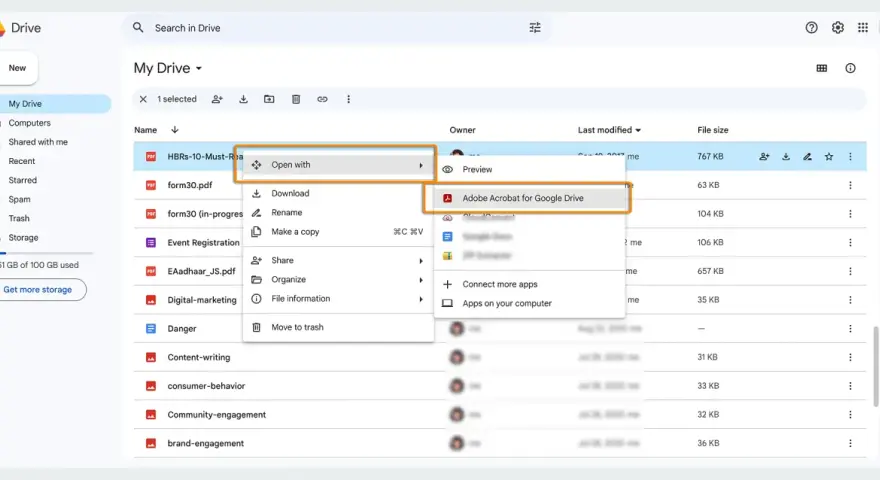 Wybieranie opcji "Otwórz za pomocą Adobe Acrobat dla Google Drive" w chmurze Google.