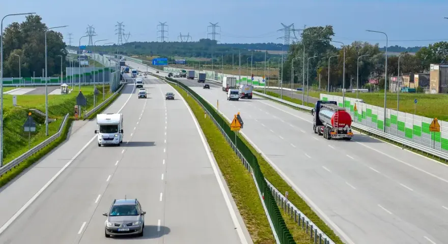 Kto jest właścicielem autostrady A1? Poznaj struktury i udziały