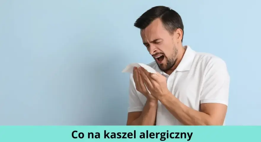 Mężczyzna z chusteczką w dłoniach, kaszlący. Szukasz domowych sposobów na kaszel alergiczny?