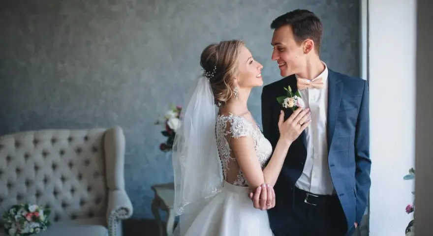 Czarna obrączka na palcu – co naprawdę oznacza jej noszenie?