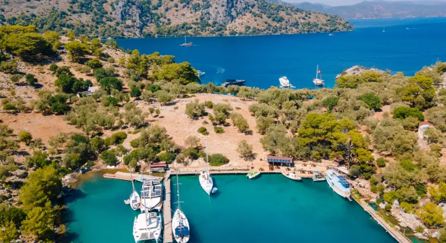 Ile trwa lot z Gdańska do Turcji? Czas do Antalyi, Bodrum, Stambułu