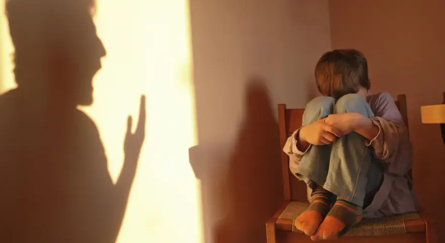 Niewidzialne rany: Jak rozpoznać znęcanie psychiczne u dziecka?