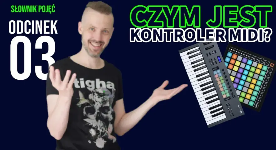 Mężczyzna z uśmiechem prezentuje kontroler midi i pad. Dowiedz się, czym jest midi i jak działa.