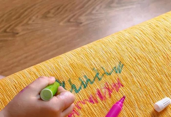 Jak zmyć marker z bluzki? Skuteczne metody na trudne plamy