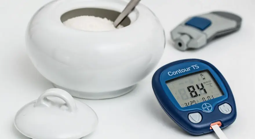 Glukometr pokazuje 8.4 mmol/L. Czy to wysoki poziom cukru? Dowiedz się, co to hemoglobina glikowana i jak wpływa na zdrowie.