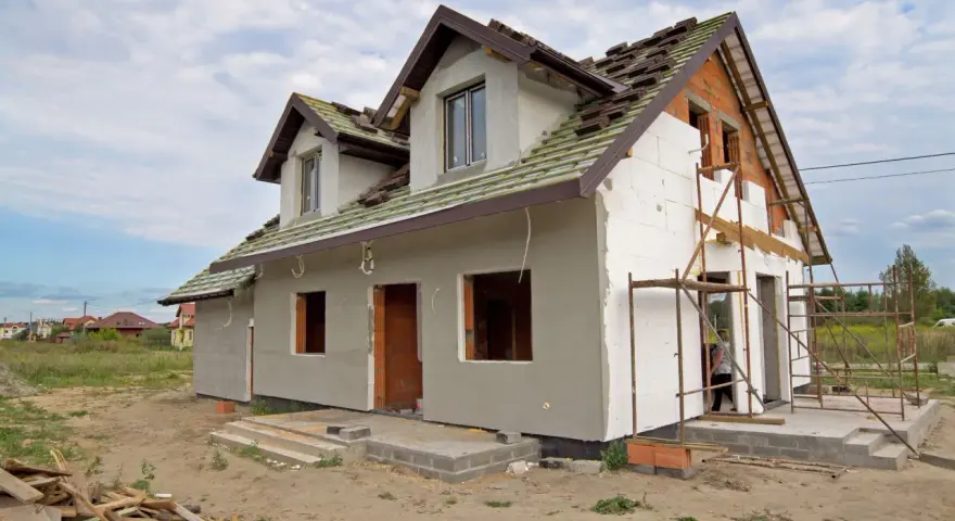 Izolacja cieplna – klucz do niższych rachunków i komfortu w domu