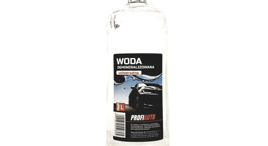 Butelka z wodą demineralizowaną, idealną do żelazek, kosmetyków samochodowych i innych zastosowań.