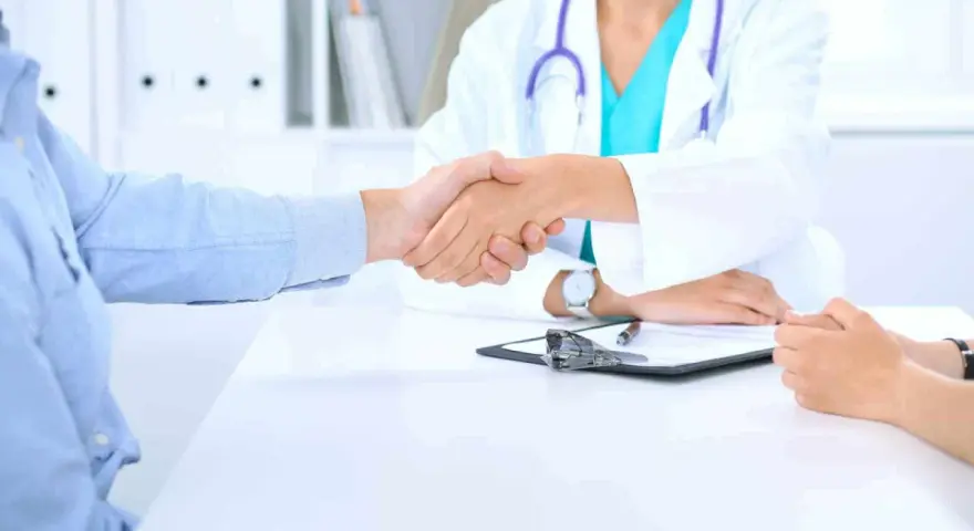 Ile kosztuje godzina rehabilitacji? Sprawdź ceny i oszczędź na terapii