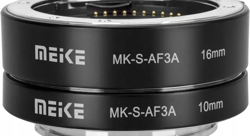 Dwa pierścienie makro Meike MK-S-AF3A o długości 16mm i 10mm, gotowe do zbliżeń.