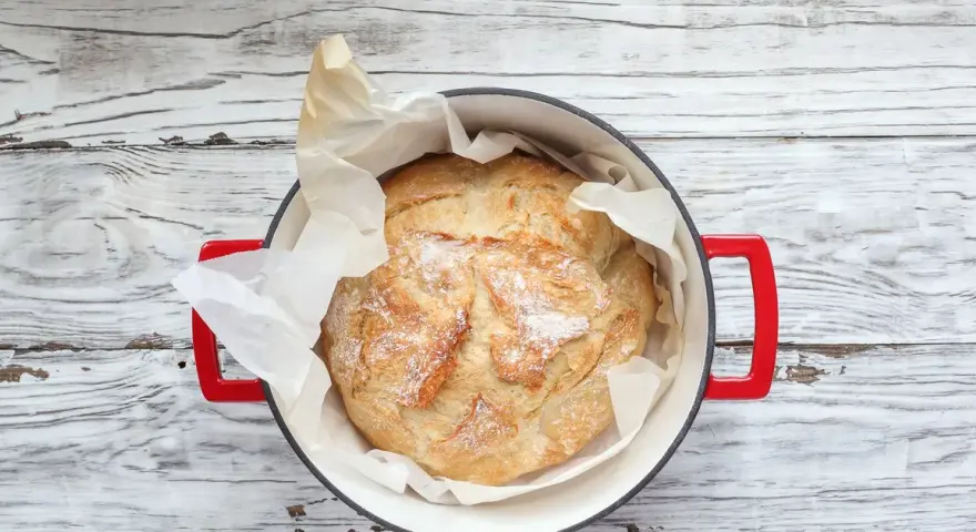 Jaki garnek do pieczenia chleba? Odkryj najlepsze opcje i porady