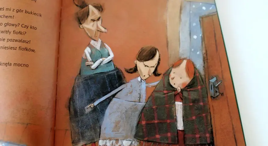 Ilustracja z porazińskiej baśni o 12 miesiącach. Zła macocha i przyrodnia siostra patrzą na dziewczynkę okrytą kocem.