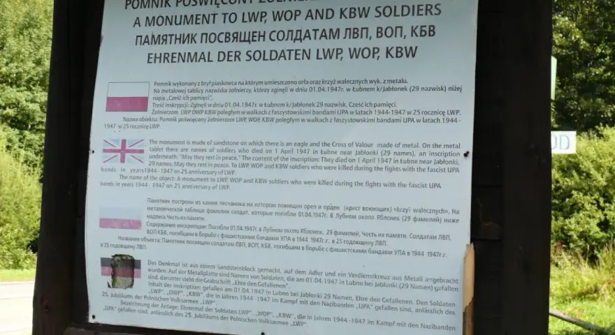 Pomnik żołnierzy LWP, WOP, KBW w Łubnem k/Jabłonek. Wielka pętla bieszczadzka trasa Google upamiętnia poległych w latach 1944-1947.