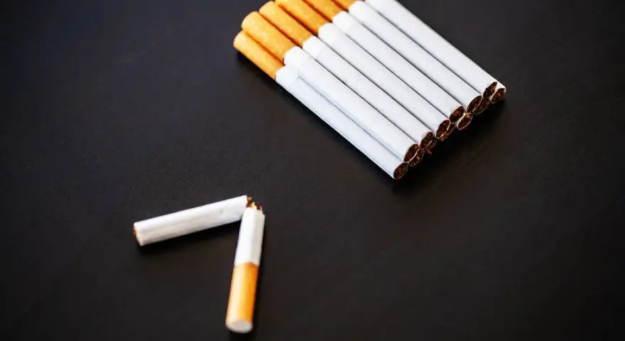 Palenie po dentyście: Kiedy bezpieczne, a kiedy grozi powikłaniami?