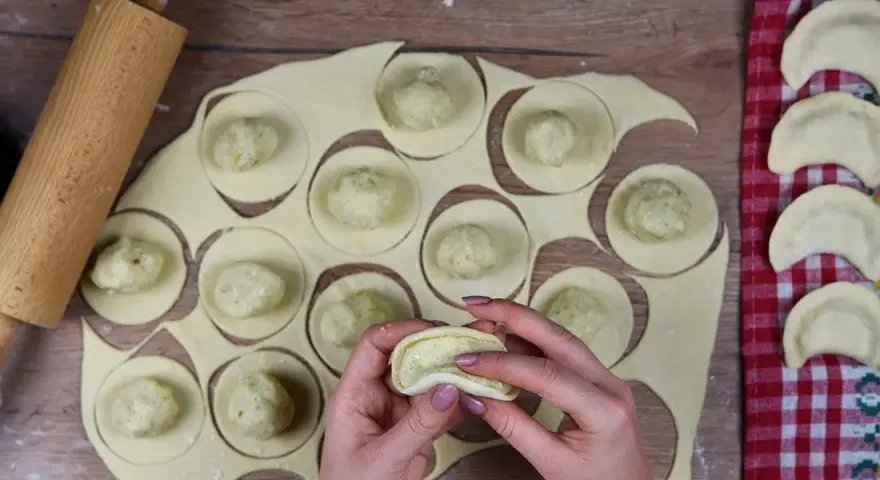 Jak zrobić pierogi: przepis krok po kroku na idealne ciasto i farsz
