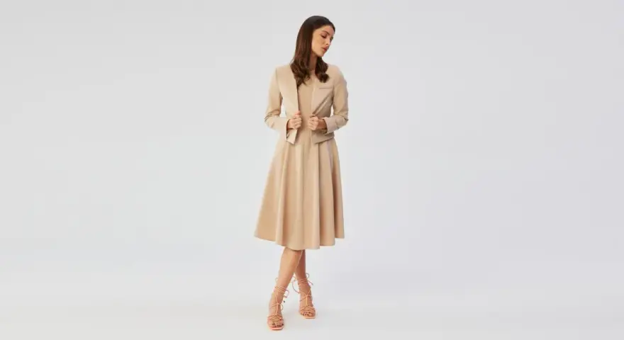 Jak ubrać się na komunię? Eleganckie stylizacje dla gości