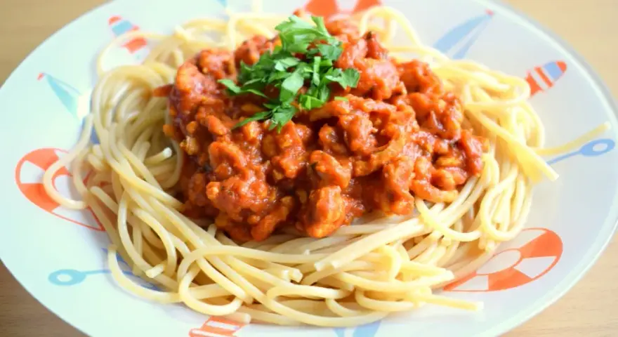 Proste spaghetti: przepis na idealny obiad w 30 minut!