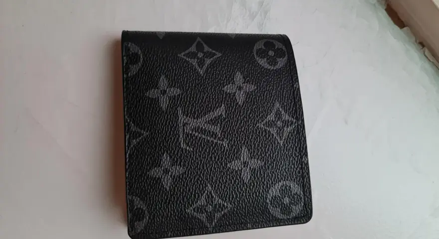 Jak rozpoznać oryginalny portfel Louis Vuitton i uniknąć podróbki