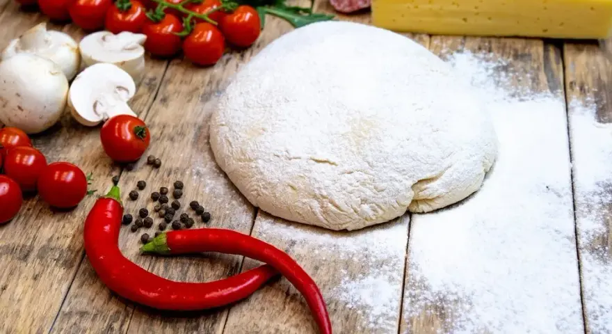 Idealna mąka do pizzy: Typ 00, 550 i siła W. Poradnik!