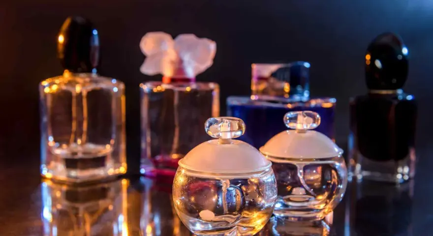 Wie lange hält Parfum? Tipps zur Haltbarkeit und Aufbewahrung