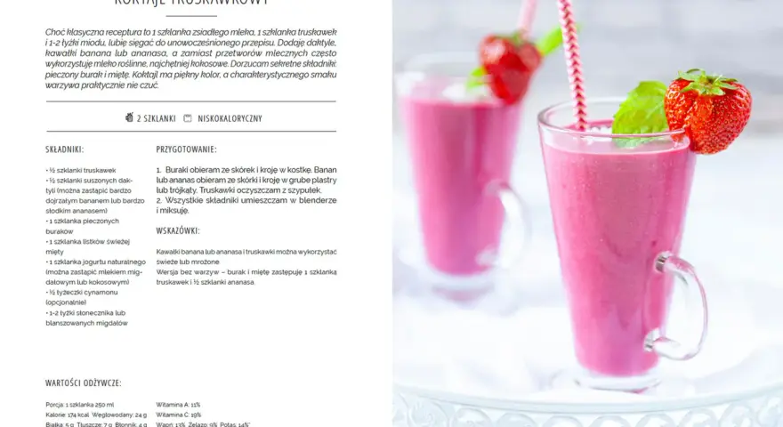 Różowy koktajl z owocami, udekorowany truskawką i miętą, w szklance z rurką.
