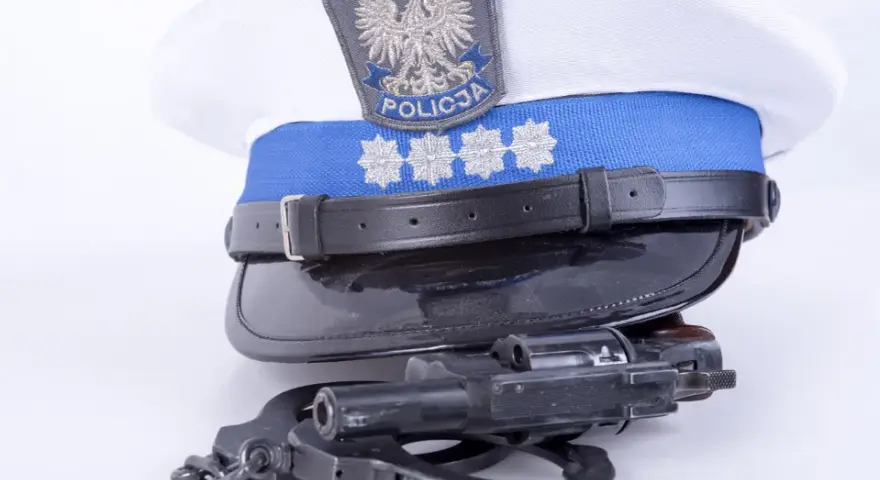 Jakie są motywacje do podjęcia służby w policji i co warto wiedzieć