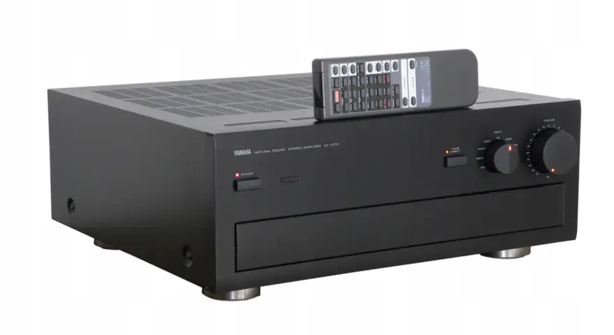 Wzmacniacz stereo Yamaha AX-1070 z pilotem. Klasyka audio, gotowa do akcji.