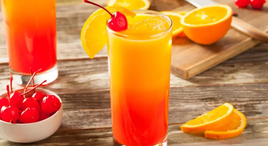 Screwdriver: Jak zrobić idealny drink z wódki i soku?