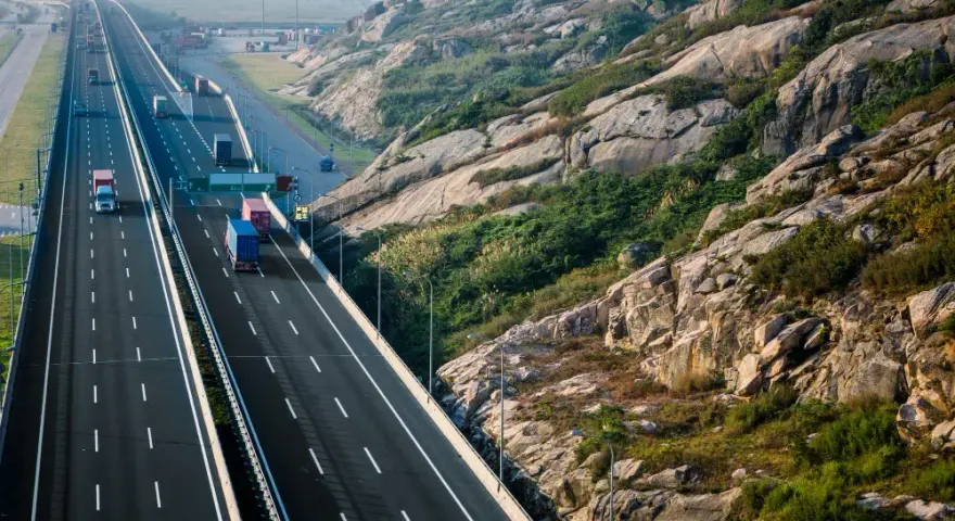 Ile jechać na autostradzie, aby uniknąć mandatów i zapewnić bezpieczeństwo?