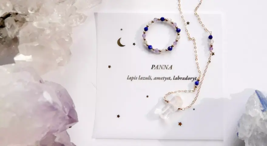 Biżuteria z lapis lazuli, ametystu i labradorytu. Idealna dla Panny, podkreślająca jej charakterystykę.