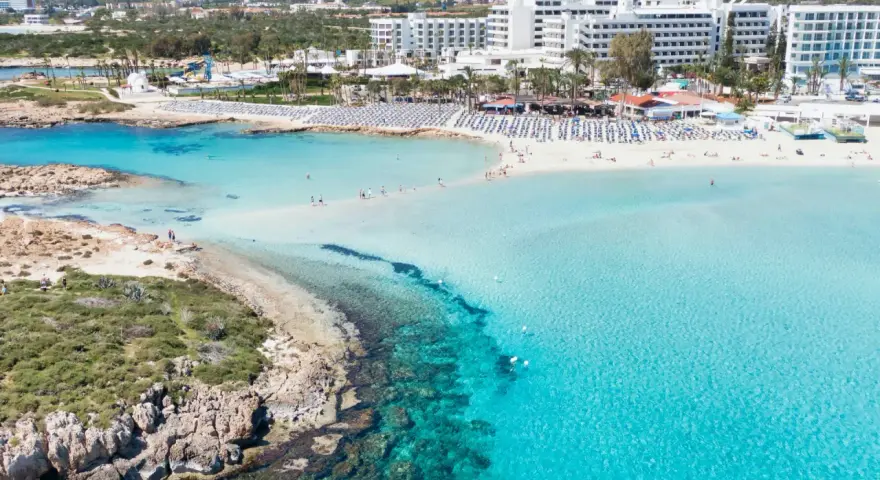 Piękne plaże i hotele na Cyprze. Sprawdź ceny na Cyprze i zaplanuj wymarzone wakacje!