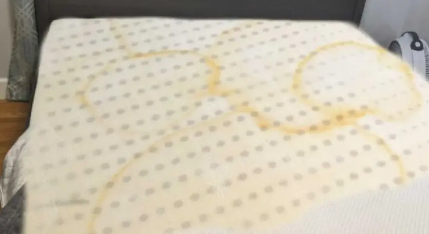 Colchón con manchas amarillas. Aprende cómo quitar las manchas amarillas del colchón para un descanso más limpio.